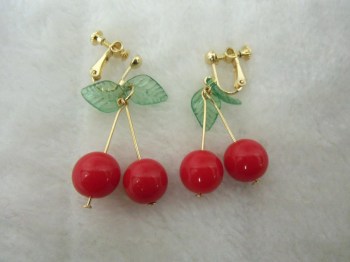 Boucles d'oreilles originales cerises oreilles non-percées