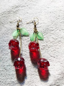 boucles-doreilles-cerises-tetesdemort-2