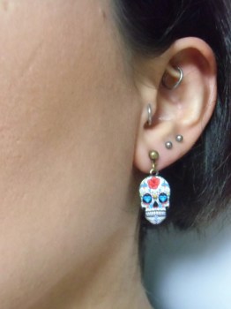 Boucles d'oreilles originales crane mexicain diamants