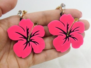 Boucles d'oreilles acrylique fleurs d'hibiscus roses