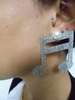 Boucles d'oreilles note de musique plastique paillettes