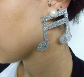 Boucles d'oreilles note de musique plastique paillettes