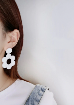 boucles-doreilles-paquerettes-marguerites-annees60-sixties-blanches