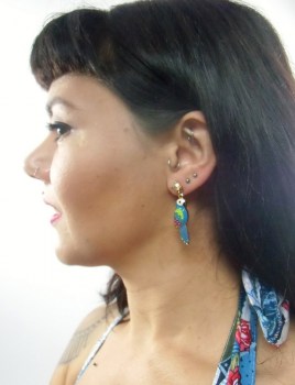 Boucles d'oreilles perroquets multicolores tropicaux