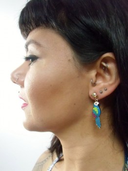 Boucles d'oreilles perroquets multicolores tropicaux