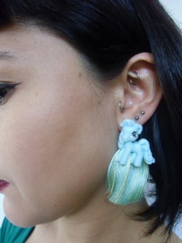 Boucles d'oreilles originales petit poney bleu plastique