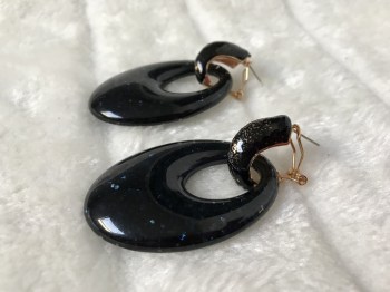 Boucles d'oreilles rétro ovales résine noire à paillettes bleues