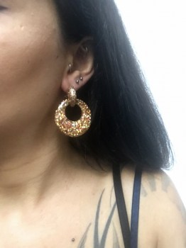 Boucles d'oreilles rétro rondes résine dorée à paillettes