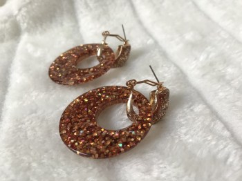 Boucles d'oreilles rétro rondes résine dorée à paillettes