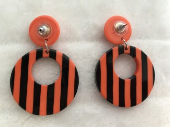 Boucles d'oreilles rétro rondes en résine orange et noire à rayures