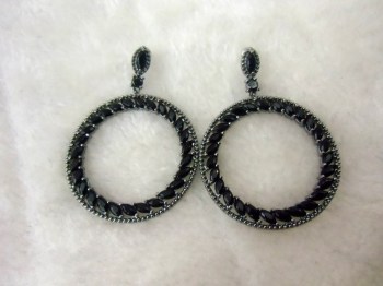Boucles d'oreilles années 20 anneaux en strass noirs