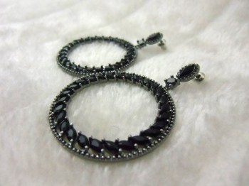 Boucles d'oreilles années 20 anneaux en strass noirs