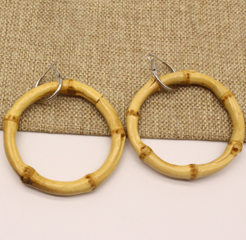 Boucles d'oreilles tiki hawaii anneaux bois bambou pinup
