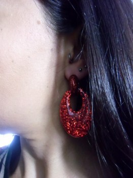 Boucles d'oreilles rétro ovales résine rouge à paillettes