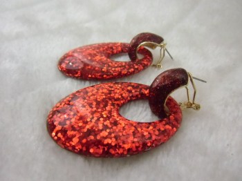 Boucles d'oreilles rétro ovales résine rouge à paillettes