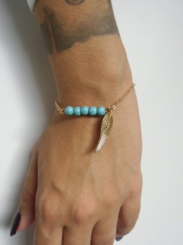 Bracelet aile d'ange dorée perles turquoises original