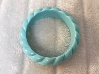 bracelet-resine-bleue-ciel-torsade-retro-3