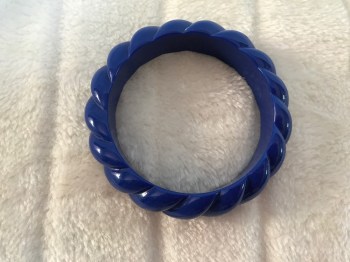 bracelet-resine-bleue-roi-torsade-retro-3