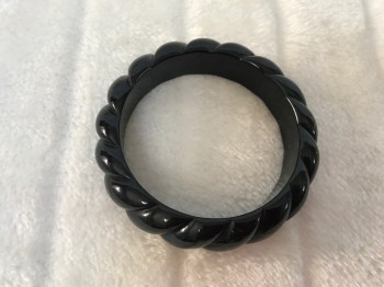 bracelet-resine-noire-torsade-retro-3