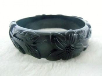 Bracelet rétro pin-up tiki résine noire sculptée