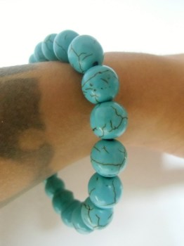 Bracelet rétro pin-up en perles de pierre turquoises