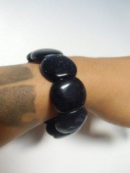 Bracelet rétro pin-up en perles ovales noires