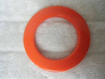 Bracelet rétro en résine orange années 60
