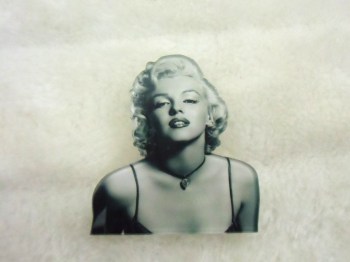 Broche originale plastique personnages rétro vintage