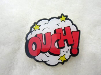 Broche originale plastique forme objets rétro vintage