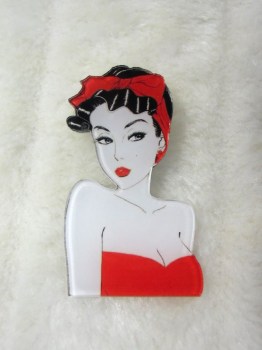 Broche originale plastique femmes rock'n'roll rétro