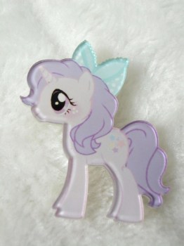 Broche fantaisie originale plastique licorne