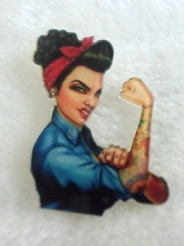 Broche originale plastique personnages rétro vintage