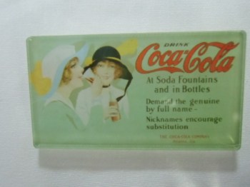 Broche originale plaque publicitaire soda rétro