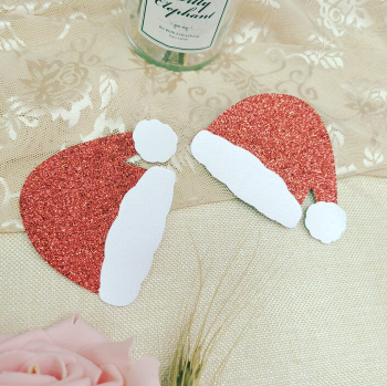 cache-tetons-bonnets-pere-noel-rouges-paillettes-2