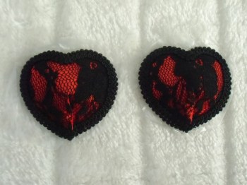 Cache-tétons nippies coeurs rouges dentelle noire sexy