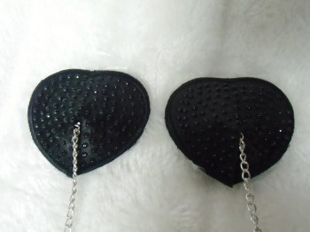 Cache-tétons nippies forme coeurs noirs strass chaine