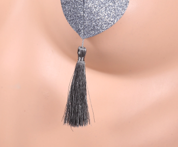 cache-tetons-nippies-coeurs-gris-paillettes-argentees-4