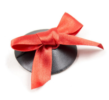 Cache-tétons nippies simili-cuir-noir ruban noeud rouge