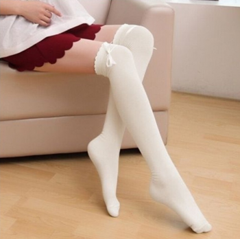 Chaussettes hautes blanches à ruban satiné blanc