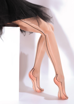 collants-ouverts-chair-couture-noire-cuban-heels