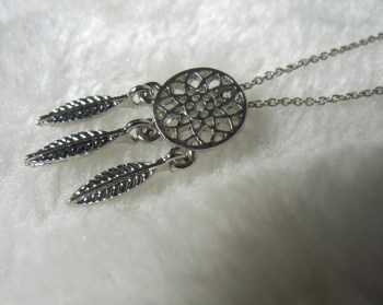 Collier dreamcatcher attrape-rêve argenté