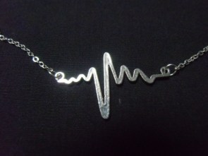 Collier battement de coeur argenté électrocardiogramme