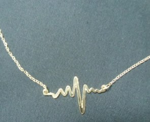 Collier battement de coeur doré électrocardiogramme