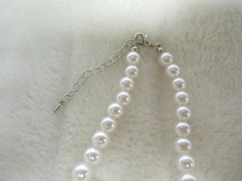 Collier en perles blanches glamour rétro pin-up