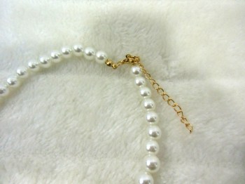 Collier en perles à pendentif cerises original pour pinup