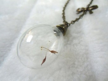 Collier sautoir pissenlit aigrettes sous ampoule verre