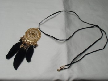 Collier sautoir attrape-rêve dreamcatcher plumes noires