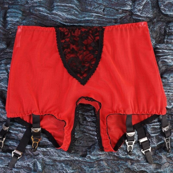 culotte-ouverte-retro-oquine-rouge-dentelle-noire-4
