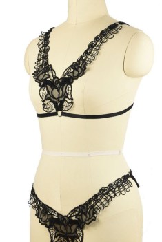 Ensemble lingerie burlesque sexy harnais noir