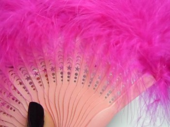 Eventail burlesque plumes d'autruche roses 40x70cm